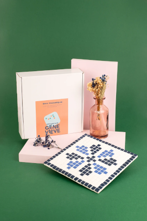 Exemple de kit DIY pour la fête des grands-mères: un kit mosaïque pour faire un dessous de plat