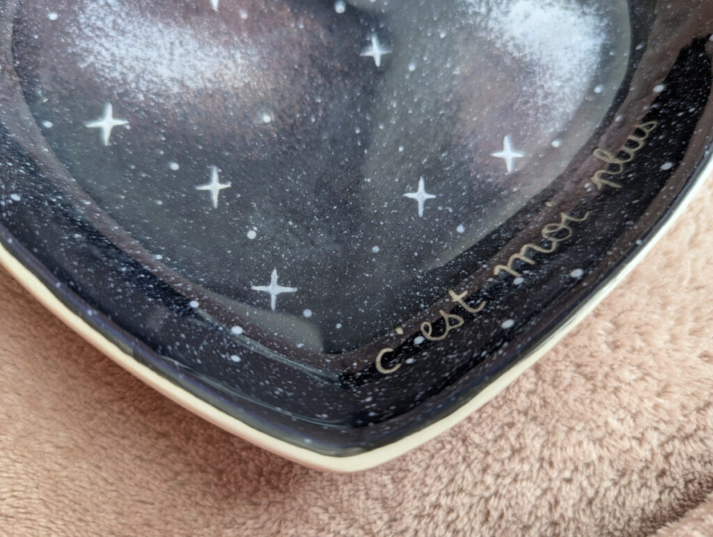 Vide poche en céramique peint à la main, motif galaxie, détails des étoiles