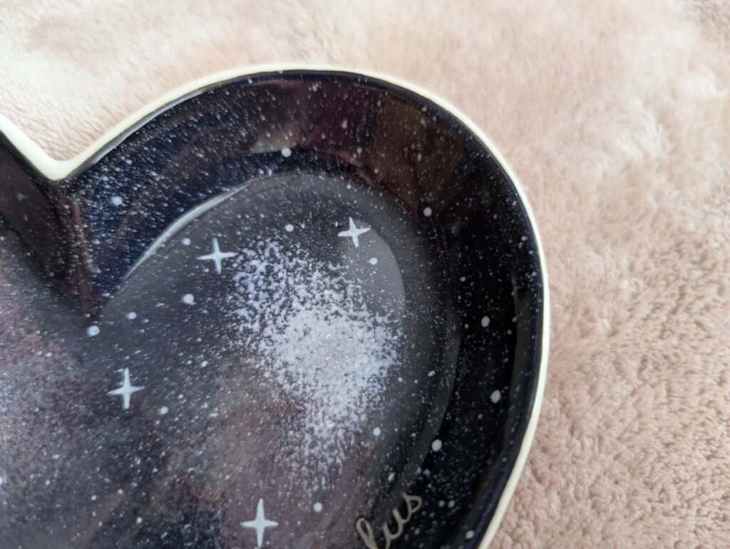 vide-poche-ceramique-galaxie-fond Motif galaxie, détail du fond