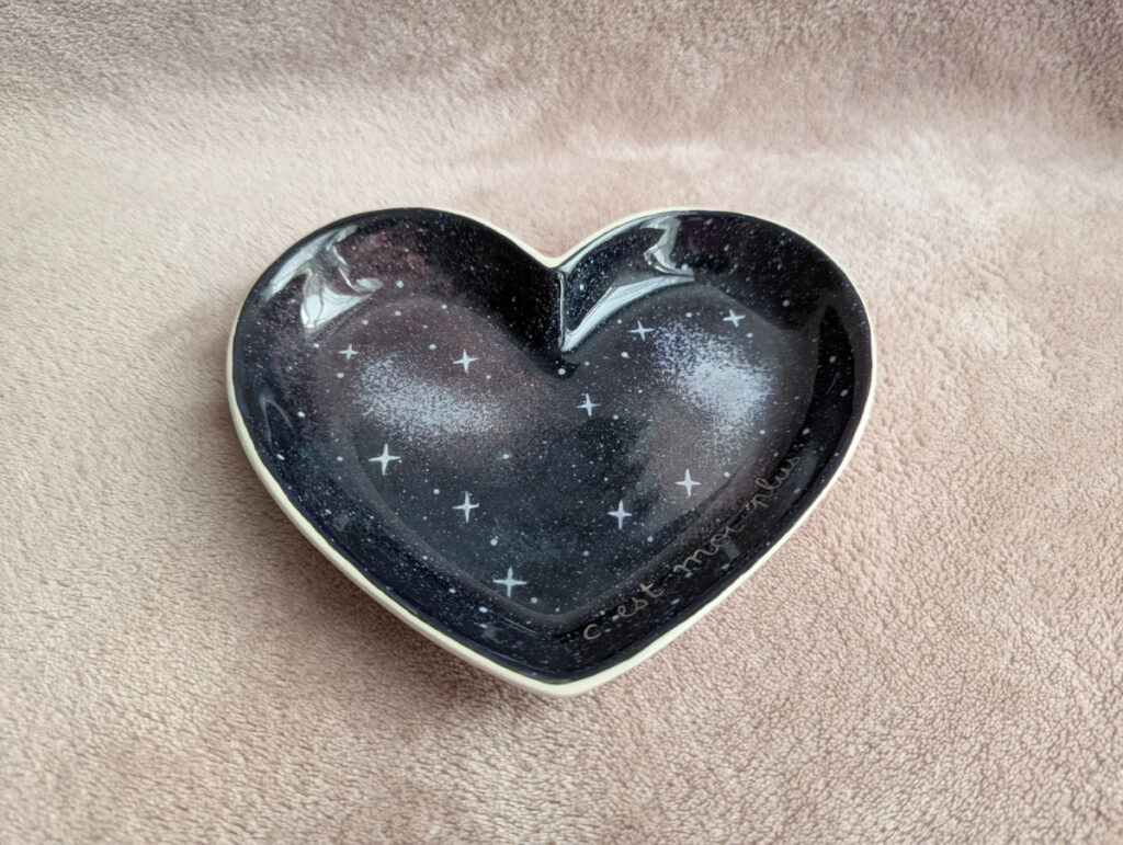 vide-poche-ceramique-galaxie-principal Idée cadeau pour les noces de faïence: Vide poche en céramique peint à la main, motif galaxie, sur fond neutre