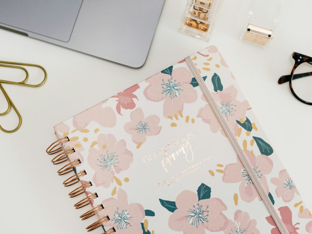 Image montrant un agenda pour illustrer le fait d'organiser ma journée lors de ma routine du matin